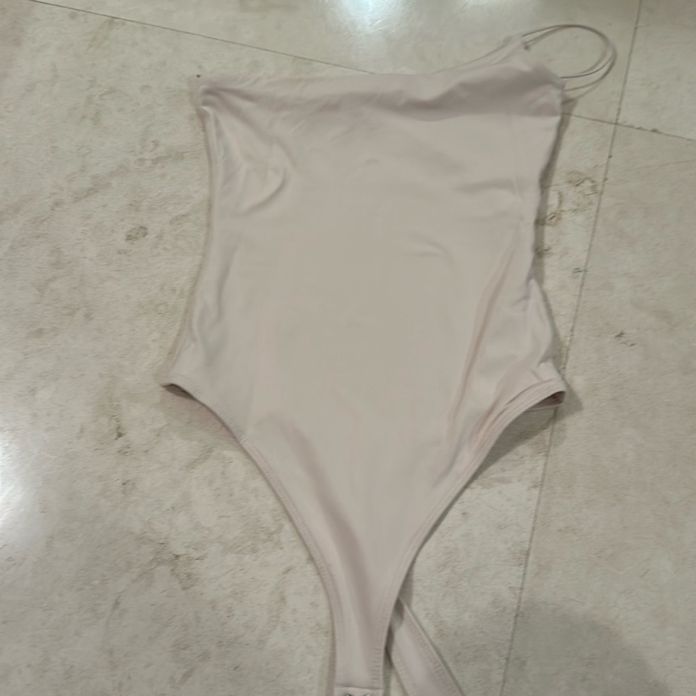 FOREVER 21 ONE SHOULDER BABY PINK BODYSUIT